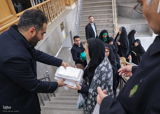 توزيع غذاي نذری در ایام ولادت حضرت صديقه طاهره