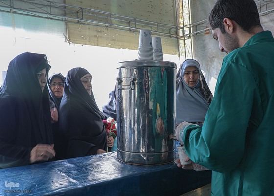 توزيع غذاي نذری در ایام ولادت حضرت صديقه طاهره