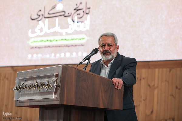 سلیمی نمین پژوهشگر تاریخ، روزنامه نگار