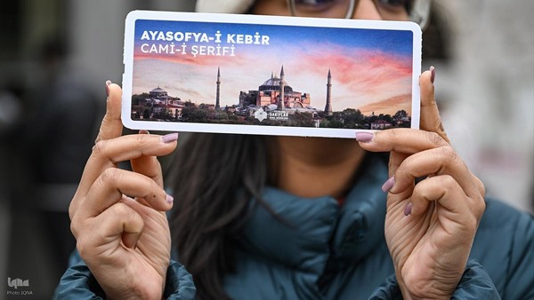 بازدید گردشگران از مسجد ایاصوفیه ترکیه