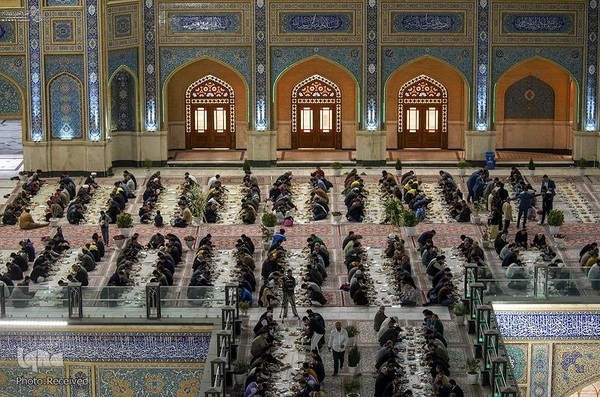 سفره ضیافت در شب ولادت امیرالمومنین (ع)