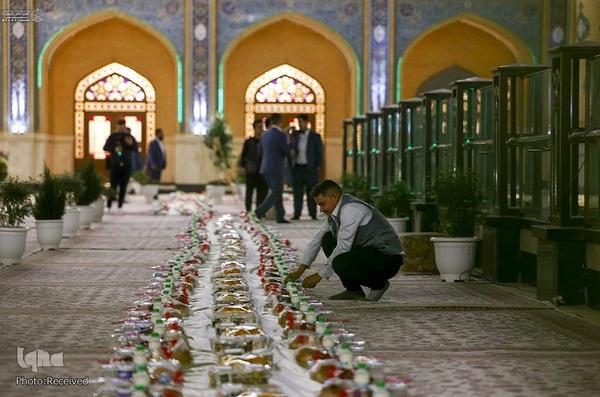 سفره ضیافت در شب ولادت امیرالمومنین (ع)