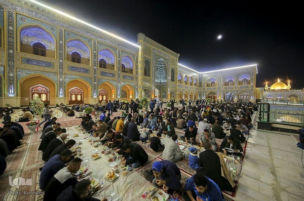 سفره ضیافت در شب ولادت امیرالمومنین (ع)