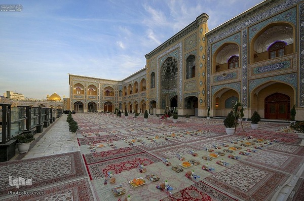 سفره ضیافت در شب ولادت امیرالمومنین (ع)