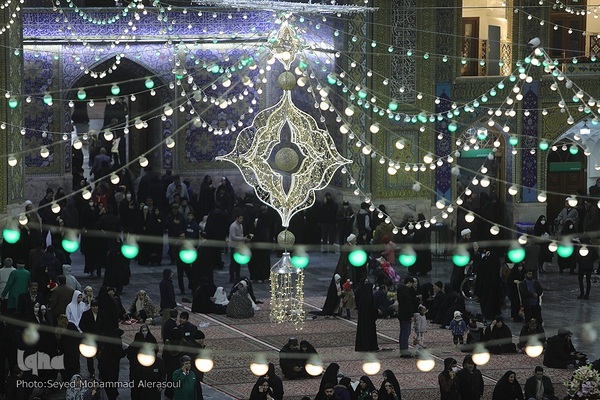 حرم مطهر رضوی در شب ولادت حضرت علی(ع)