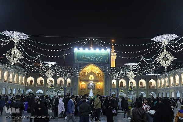 حرم مطهر رضوی در شب ولادت حضرت علی(ع)