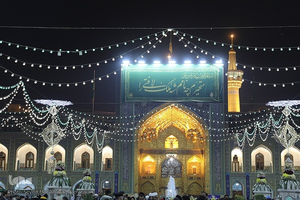 حرم مطهر رضوی در شب ولادت حضرت علی(ع)