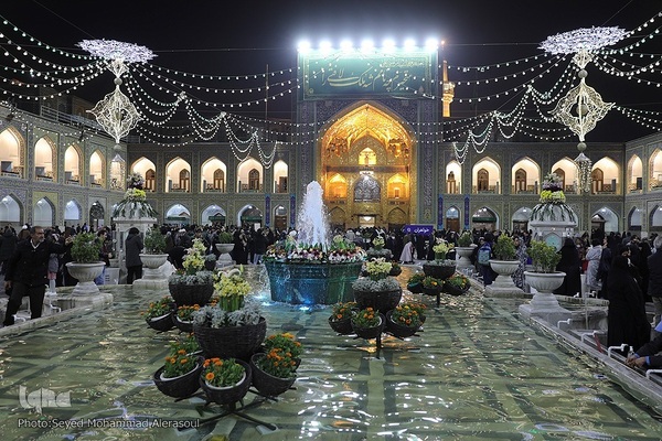 حرم مطهر رضوی در شب ولادت حضرت علی(ع)