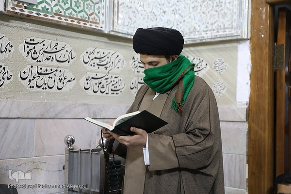 حرم مطهر رضوی در شب ولادت حضرت علی(ع)