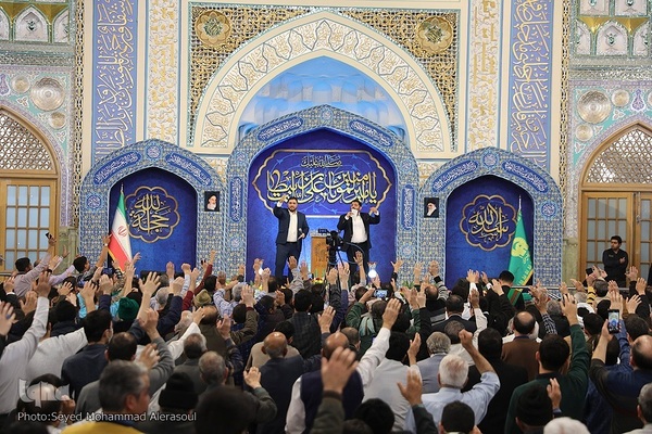 حرم مطهر رضوی در شب ولادت حضرت علی(ع)