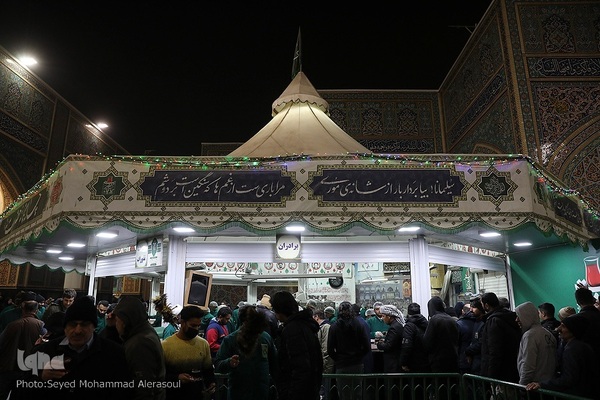 حرم مطهر رضوی در شب ولادت حضرت علی(ع)