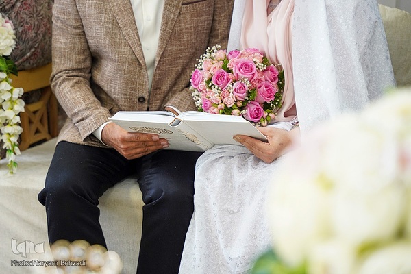 مراسم عقد زوجین جوان در جوار حرم مطهر حضرت شاهچراغ علیه السلام، به‌مناسبت میلاد خجسته مولود کعبه