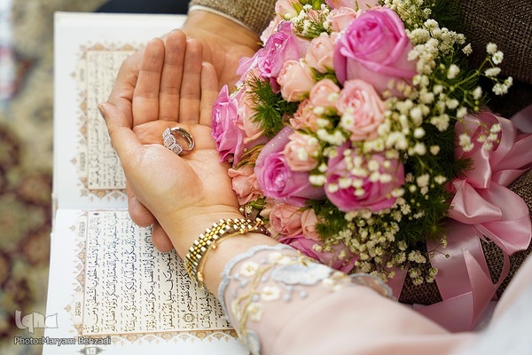 مراسم عقد زوجین جوان در جوار حرم مطهر حضرت شاهچراغ علیه السلام، به‌مناسبت میلاد خجسته مولود کعبه