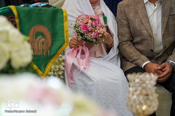 مراسم عقد زوجین جوان در جوار حرم مطهر حضرت شاهچراغ علیه السلام، به‌مناسبت میلاد خجسته مولود کعبه