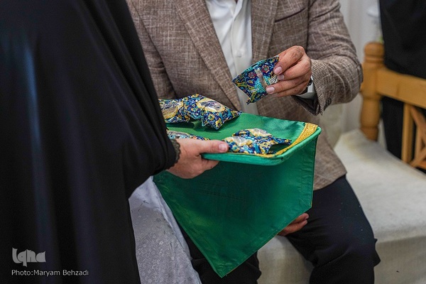 مراسم عقد زوجین جوان در جوار حرم مطهر حضرت شاهچراغ علیه السلام، به‌مناسبت میلاد خجسته مولود کعبه