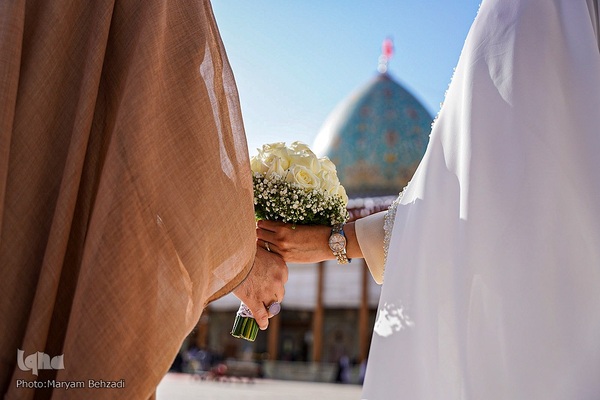 مراسم عقد زوجین جوان در جوار حرم مطهر حضرت شاهچراغ علیه السلام، به‌مناسبت میلاد خجسته مولود کعبه