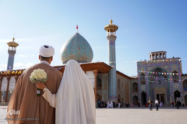مراسم عقد زوجین جوان در جوار حرم مطهر حضرت شاهچراغ علیه السلام، به‌مناسبت میلاد خجسته مولود کعبه
