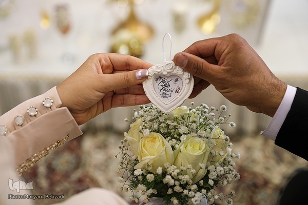 مراسم عقد زوجین جوان در جوار حرم مطهر حضرت شاهچراغ علیه السلام، به‌مناسبت میلاد خجسته مولود کعبه