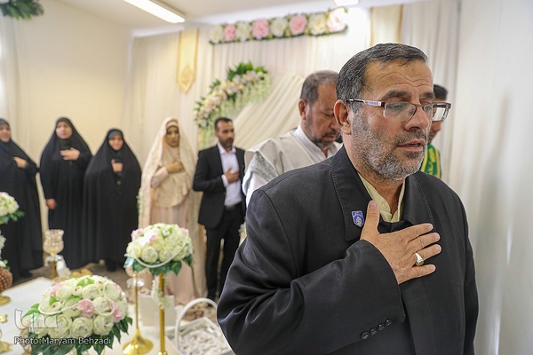 مراسم عقد زوجین جوان در جوار حرم مطهر حضرت شاهچراغ علیه السلام، به‌مناسبت میلاد خجسته مولود کعبه