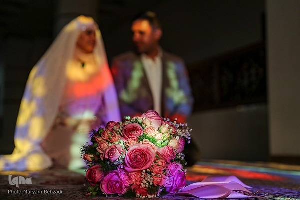 مراسم عقد زوجین جوان در جوار حرم مطهر حضرت شاهچراغ علیه السلام، به‌مناسبت میلاد خجسته مولود کعبه