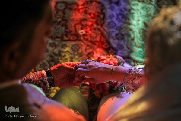 مراسم عقد زوجین جوان در جوار حرم مطهر حضرت شاهچراغ علیه السلام، به‌مناسبت میلاد خجسته مولود کعبه