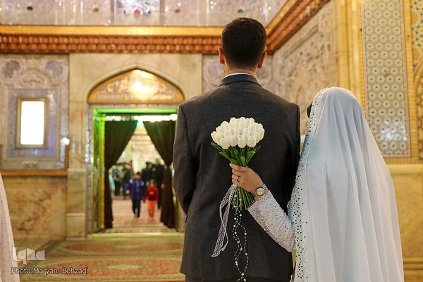 مراسم عقد زوجین جوان در جوار حرم مطهر حضرت شاهچراغ علیه السلام، به‌مناسبت میلاد خجسته مولود کعبه