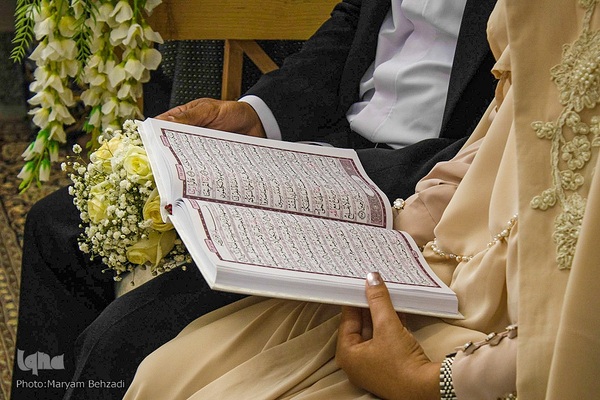 مراسم عقد زوجین جوان در جوار حرم مطهر حضرت شاهچراغ علیه السلام، به‌مناسبت میلاد خجسته مولود کعبه