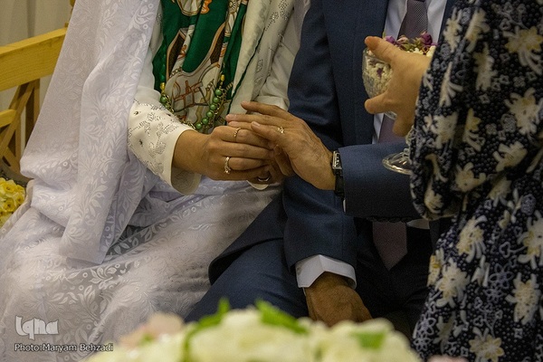 مراسم عقد زوجین جوان در جوار حرم مطهر حضرت شاهچراغ علیه السلام، به‌مناسبت میلاد خجسته مولود کعبه