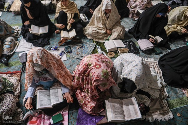 مراسم اعمال ام داوود در مسجد دانشگاه تهران