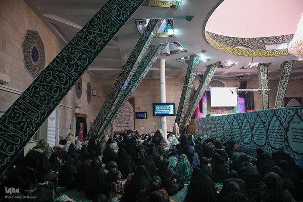 مراسم اعمال ام داوود در مسجد دانشگاه تهران