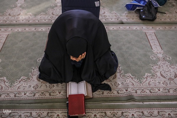 مراسم اعمال ام داوود در مسجد دانشگاه تهران