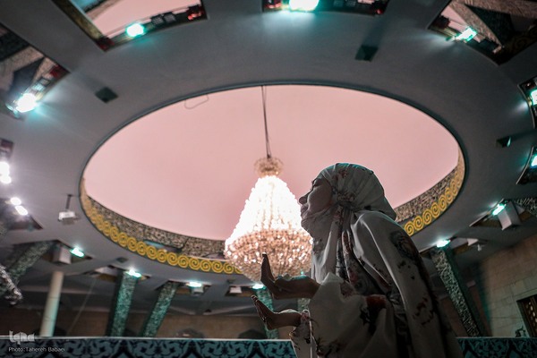 مراسم اعمال ام داوود در مسجد دانشگاه تهران