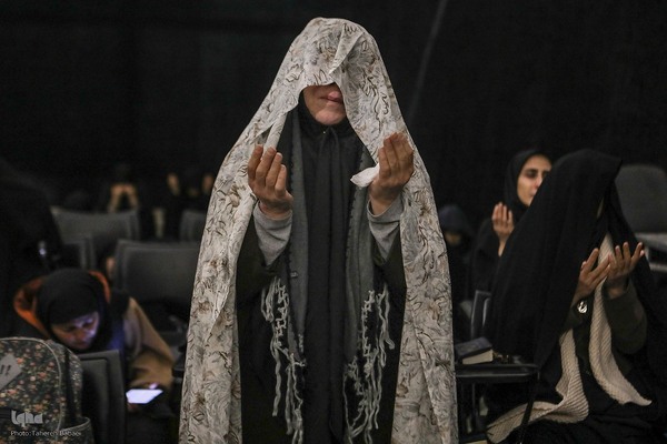 مراسم اعمال ام داوود در مسجد دانشگاه تهران