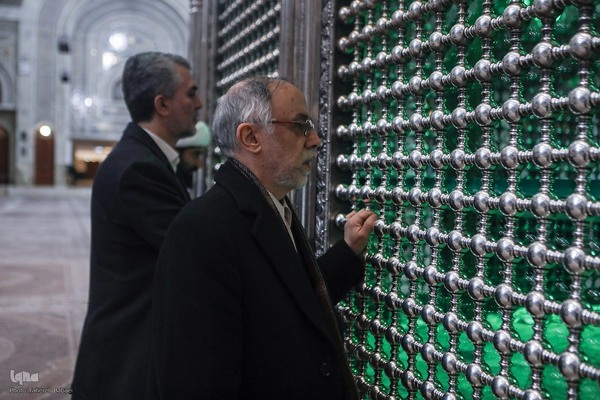 مراسم نثار تاج گل و تجدید بیعت جامعه قرآنی با آرمان‌های امام خمینی(ره) و مقام معظم رهبری