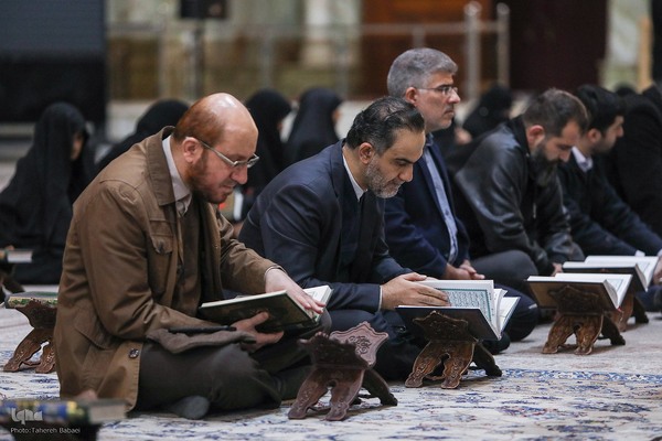 مراسم نثار تاج گل و تجدید بیعت جامعه قرآنی با آرمان‌های امام خمینی(ره) و مقام معظم رهبری