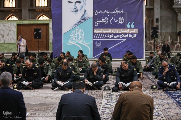 مراسم نثار تاج گل و تجدید بیعت جامعه قرآنی با آرمان‌های امام خمینی(ره) و مقام معظم رهبری