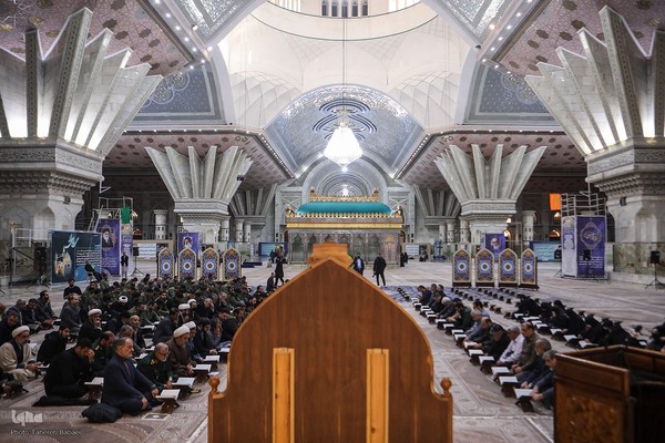 مراسم نثار تاج گل و تجدید بیعت جامعه قرآنی با آرمان‌های امام خمینی(ره) و مقام معظم رهبری