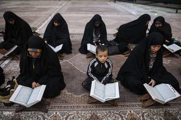 مراسم نثار تاج گل و تجدید بیعت جامعه قرآنی با آرمان‌های امام خمینی(ره) و مقام معظم رهبری