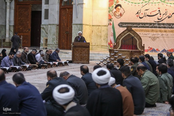 مراسم نثار تاج گل و تجدید بیعت جامعه قرآنی با آرمان‌های امام خمینی(ره) و مقام معظم رهبری