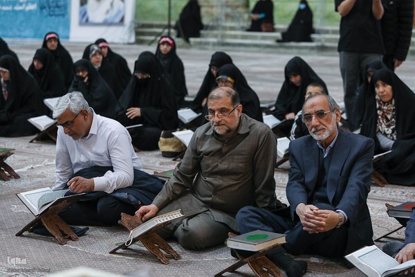 مراسم نثار تاج گل و تجدید بیعت جامعه قرآنی با آرمان‌های امام خمینی(ره) و مقام معظم رهبری