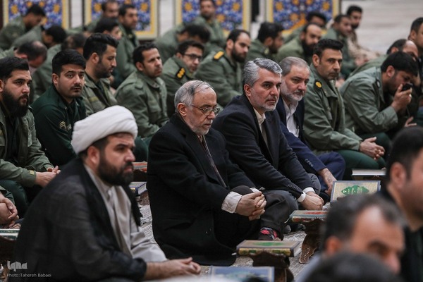 مراسم نثار تاج گل و تجدید بیعت جامعه قرآنی با آرمان‌های امام خمینی(ره) و مقام معظم رهبری