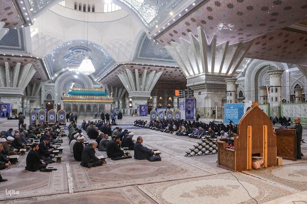 مراسم نثار تاج گل و تجدید بیعت جامعه قرآنی با آرمان‌های امام خمینی(ره) و مقام معظم رهبری