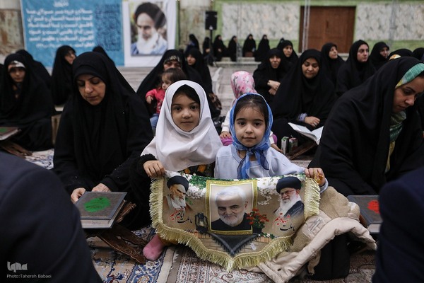 مراسم نثار تاج گل و تجدید بیعت جامعه قرآنی با آرمان‌های امام خمینی(ره) و مقام معظم رهبری