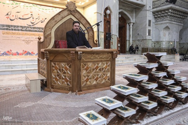 حمیدرضا احمدی‌وفا در مراسم نثار تاج گل و تجدید بیعت جامعه قرآنی با آرمان‌های امام خمینی(ره) و مقام معظم رهبری