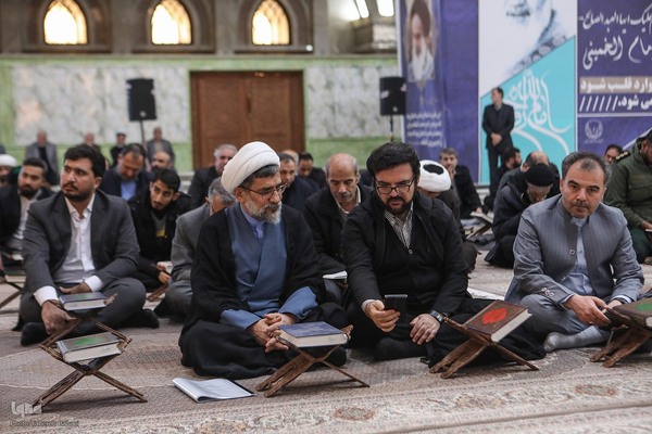 مراسم نثار تاج گل و تجدید بیعت جامعه قرآنی با آرمان‌های امام خمینی(ره) و مقام معظم رهبری