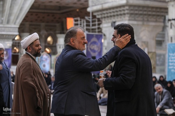 مراسم نثار تاج گل و تجدید بیعت جامعه قرآنی با آرمان‌های امام خمینی(ره) و مقام معظم رهبری