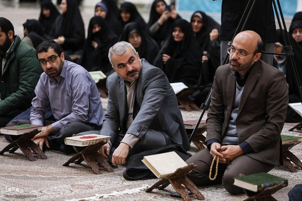 مراسم نثار تاج گل و تجدید بیعت جامعه قرآنی با آرمان‌های امام خمینی(ره) و مقام معظم رهبری