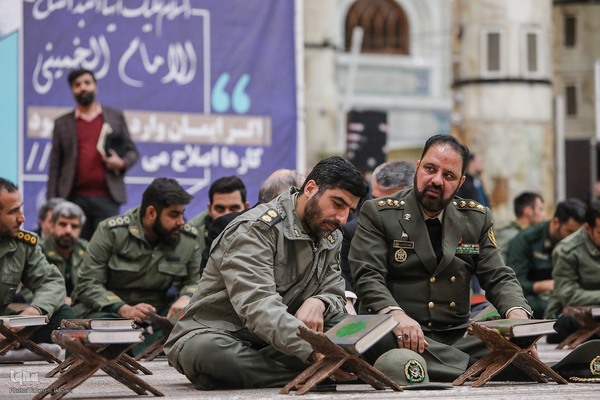 سرهنگ مهدی میدانی در مراسم نثار تاج گل و تجدید بیعت جامعه قرآنی با آرمان‌های امام خمینی(ره) و مقام معظم رهبری