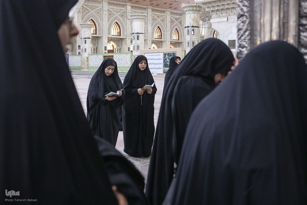 مراسم نثار تاج گل و تجدید بیعت جامعه قرآنی با آرمان‌های امام خمینی(ره) و مقام معظم رهبری