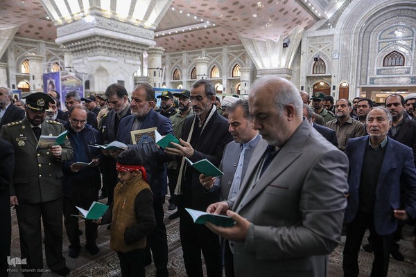 مراسم نثار تاج گل و تجدید بیعت جامعه قرآنی با آرمان‌های امام خمینی(ره) و مقام معظم رهبری